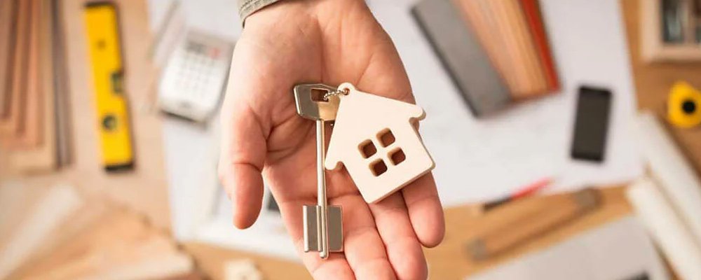Если вы не живете в квартире или доме, на которую оформлена ипотека, то можно сдавать их в аренду. Полученный доход, использовать для досрочного погашения или для обязательного платежа.