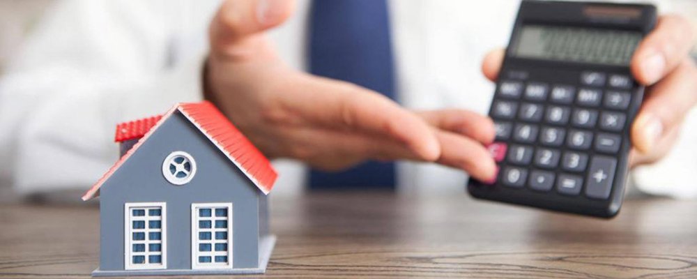 Оформляя ипотеку, обязательно нужно застраховать недвижимость, потому что оно будет находиться в залоге, пока вы не выплатите долг полностью.